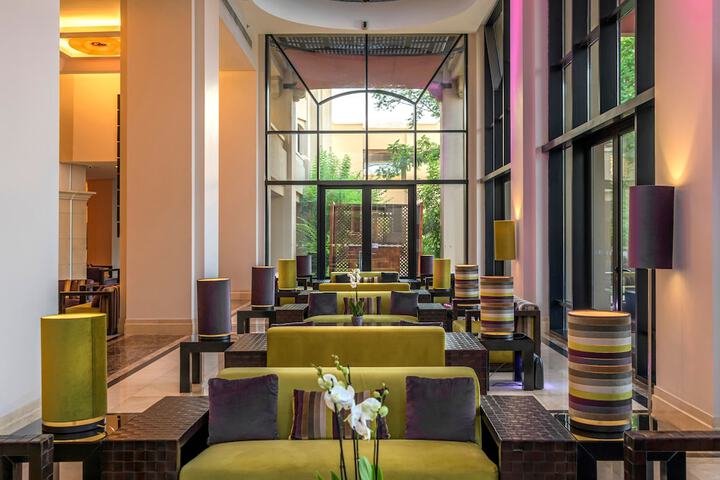 Entrance & Lobby