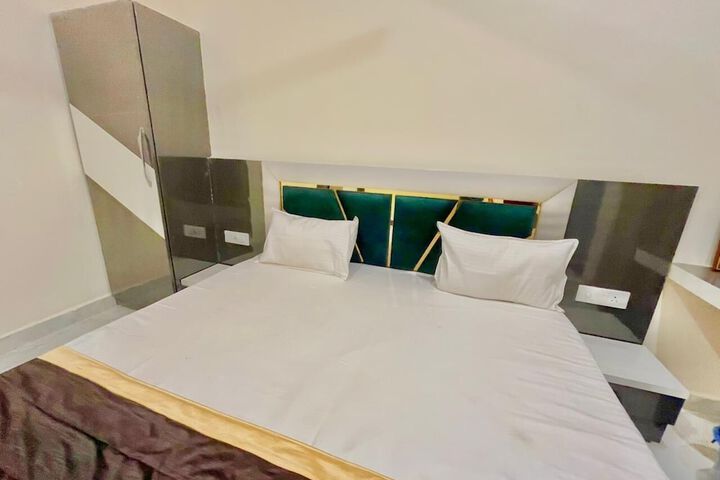 Room 15 of 31