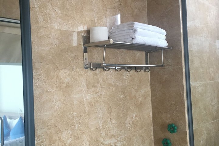 Room 5 of 25