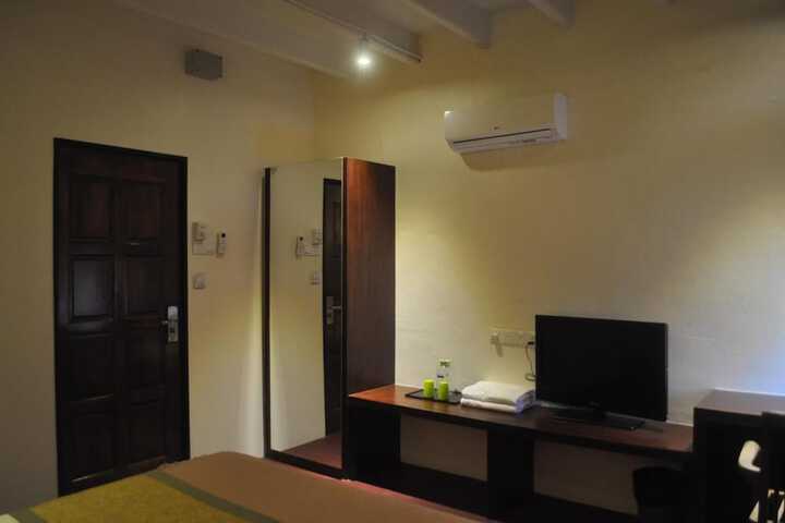 Room 11 of 128