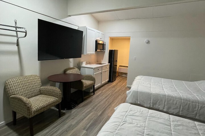 Room 6 of 50