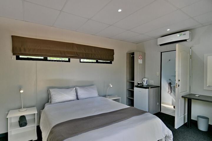 Room 3 of 32