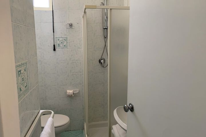 Room 15 of 28