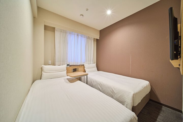 Room 11 of 20