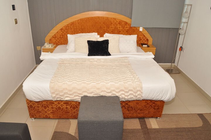 Room 14 of 30