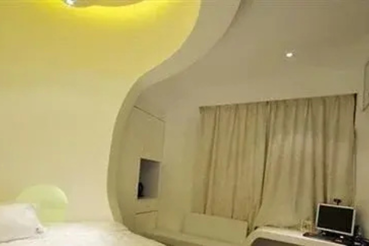 Room 3 of 9