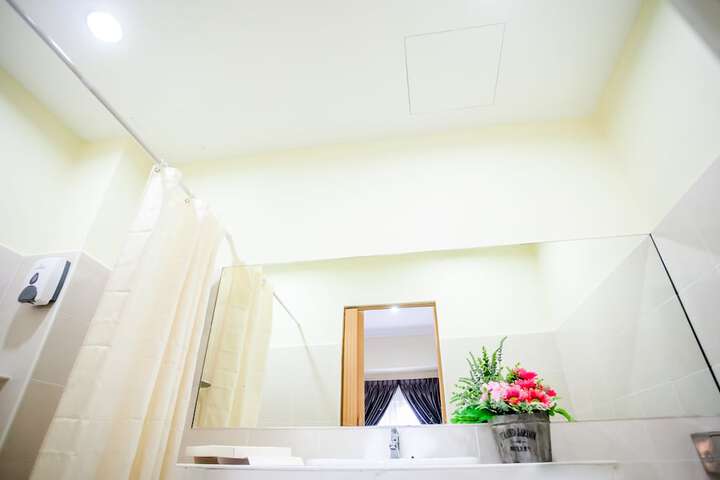 Room 25 of 38