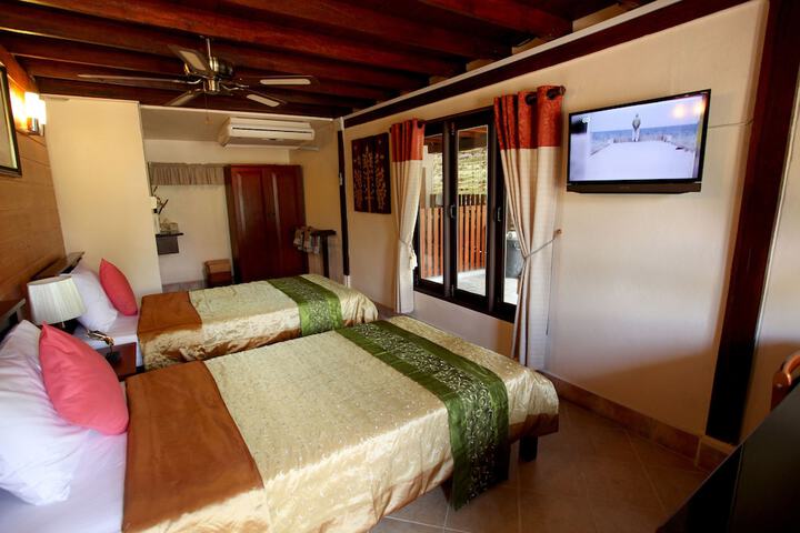 Room 5 of 93