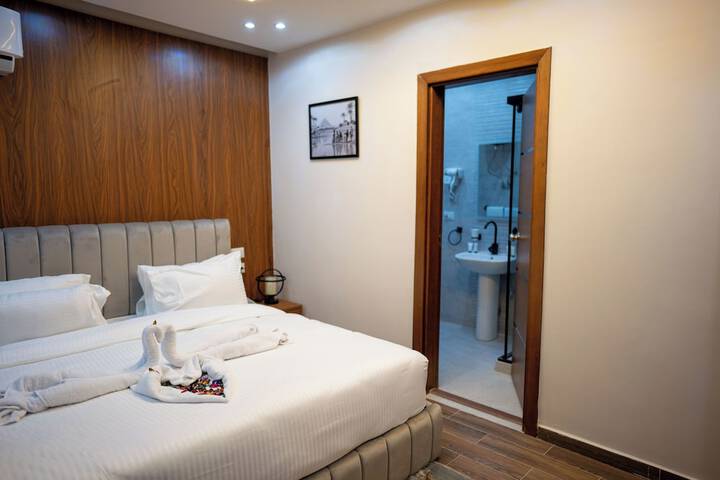 Room 35 of 77