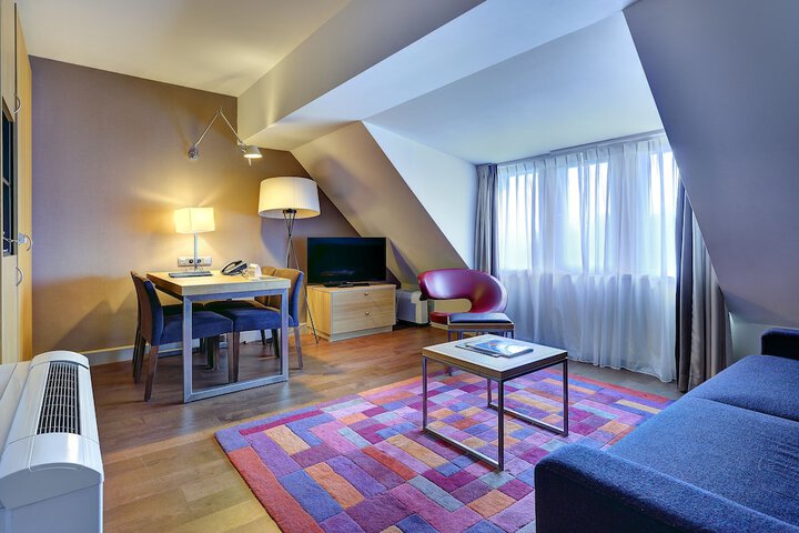 Room 46 of 136