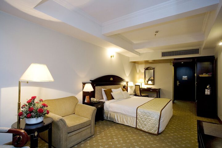 Room 18 of 259