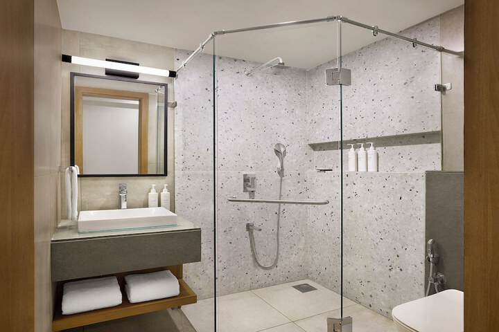 Room 16 of 25