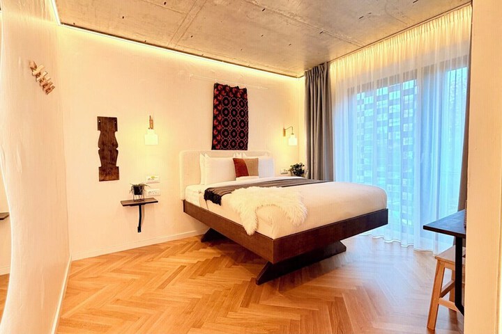 Room 9 of 175