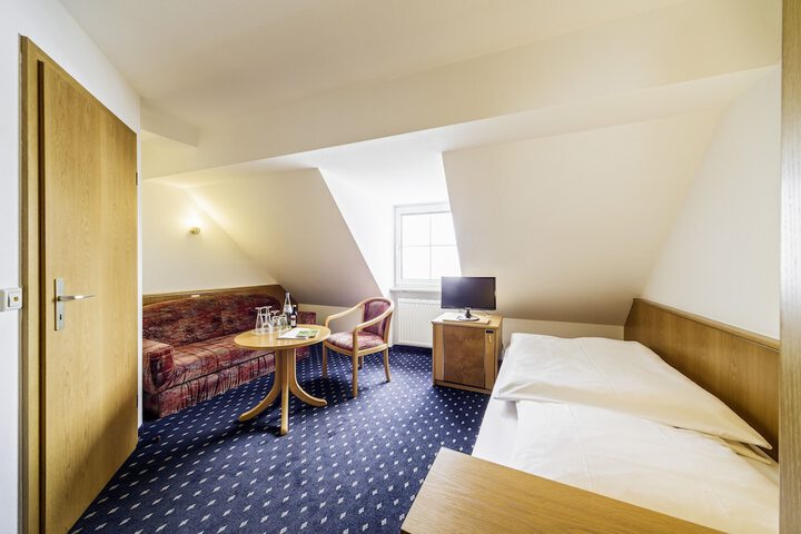 Room 6 of 76