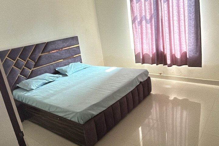 Room 9 of 28