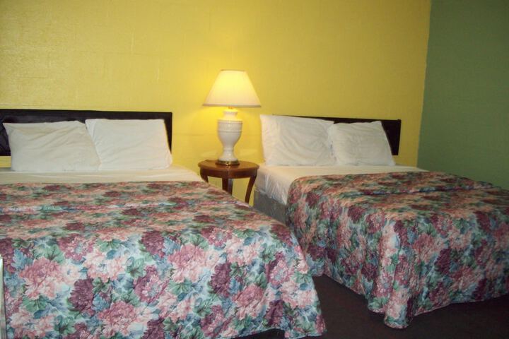 Room 33 of 40