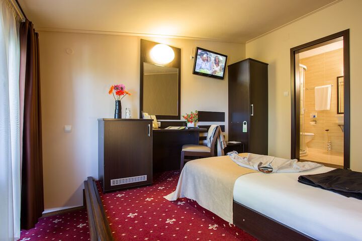 Room 5 of 41