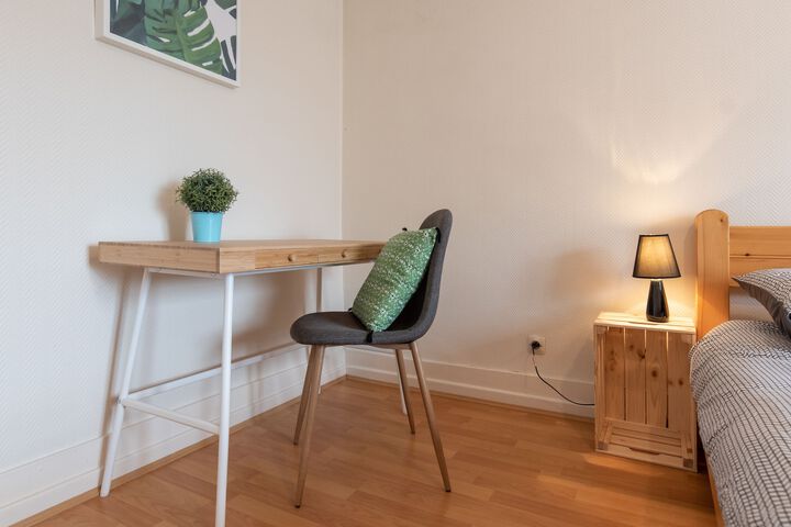 Room 9 of 21