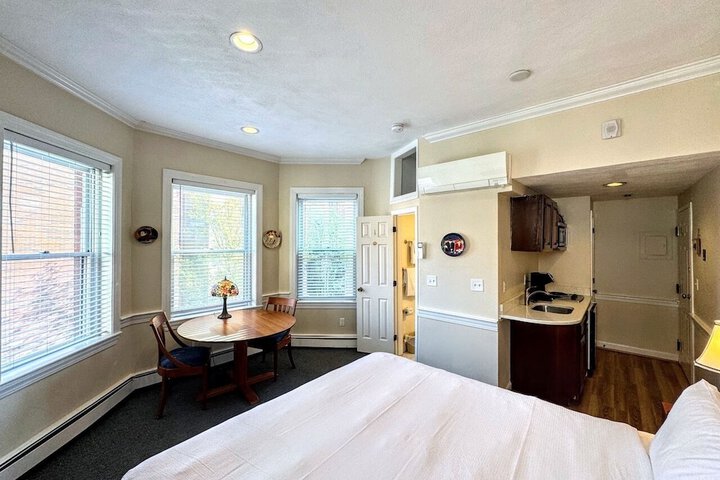 Room 10 of 99