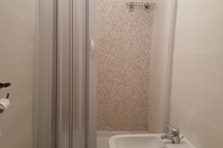 Room 9 of 76