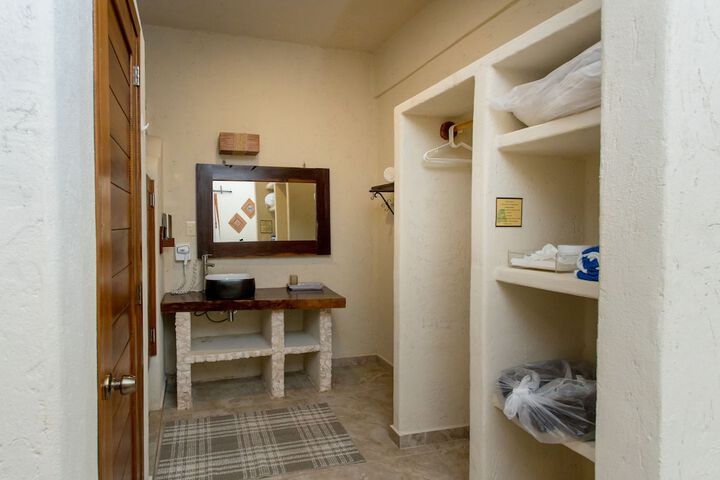 Room 8 of 104