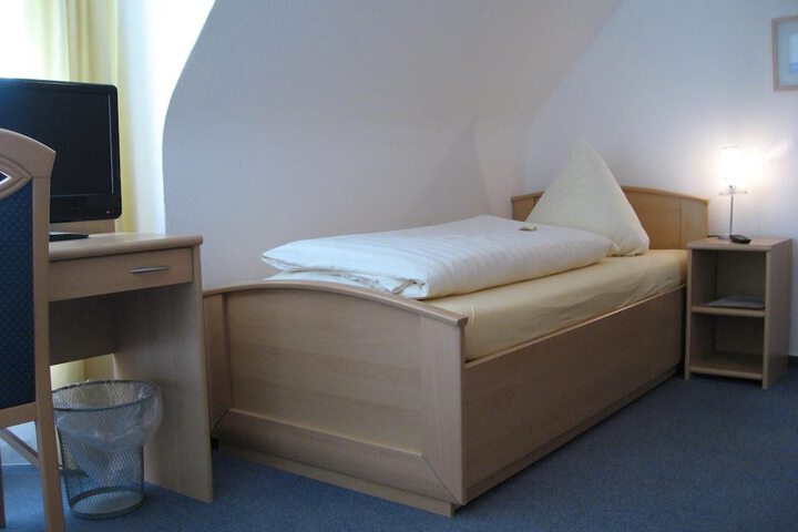 Room 8 of 17