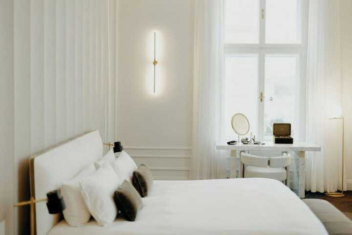 Room 51 of 173