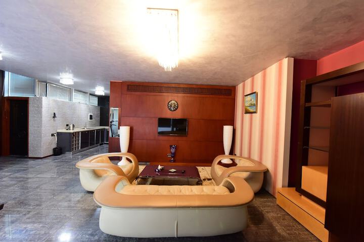 Room 33 of 68