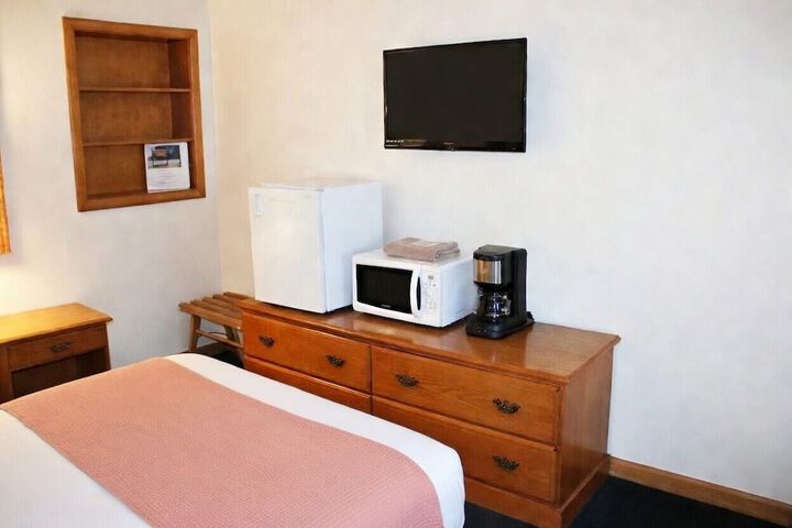 Room 2 of 8