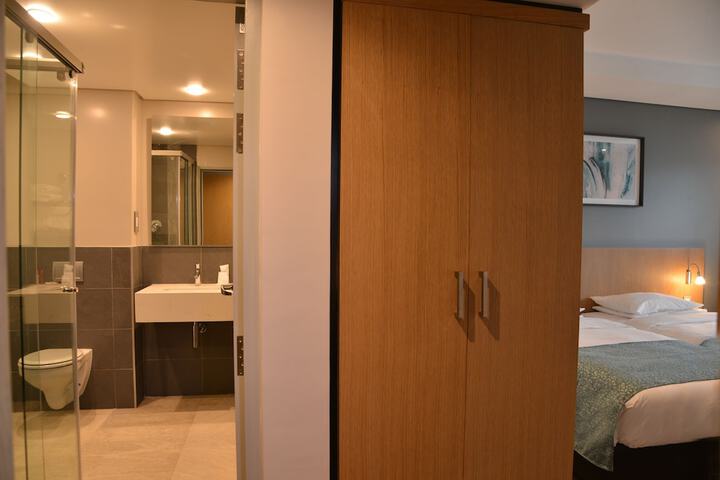 Room 9 of 28