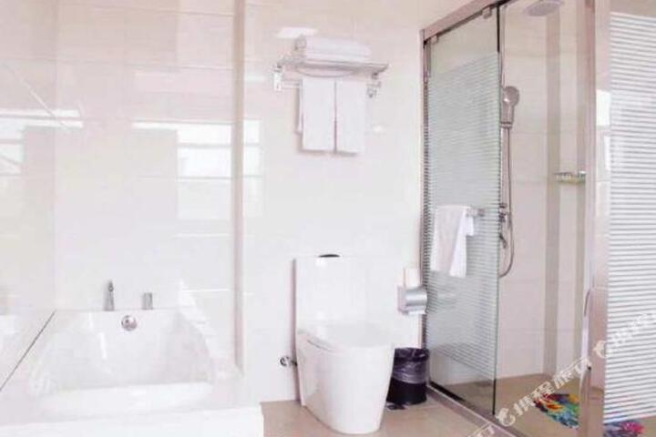 Q+ Bailing Ejia Business Hotel (Shanghai International Tourism Resort)