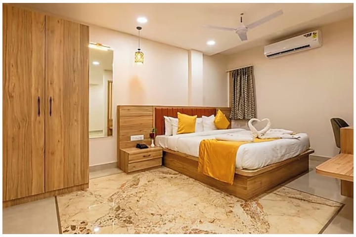 Room 6 of 15