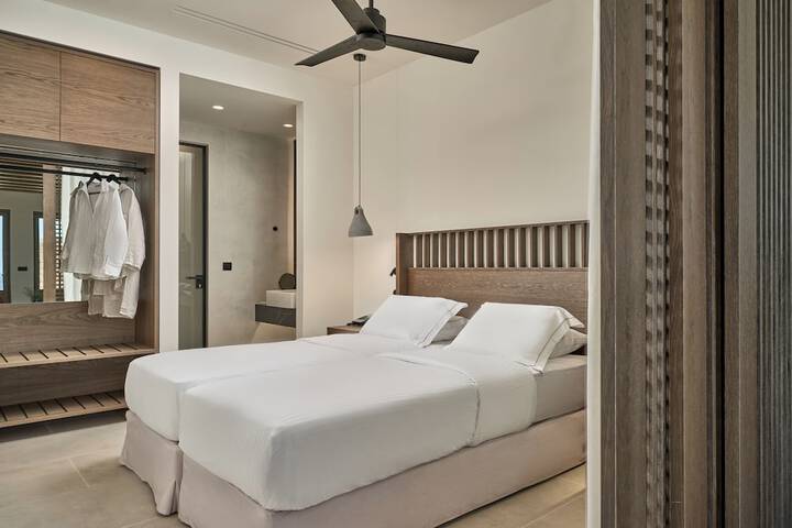 Room 28 of 142