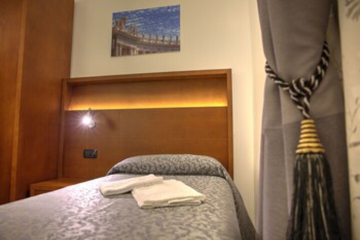 Room 22 of 37