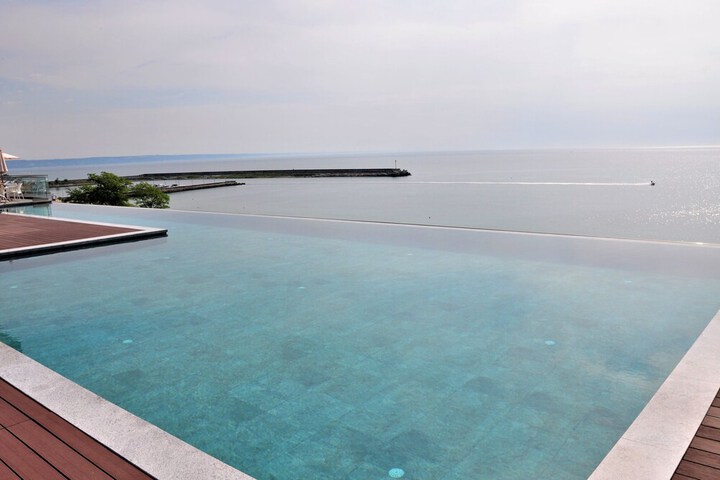 Pool Hotel