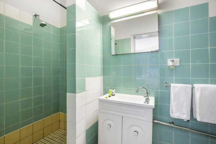Room 10 of 25