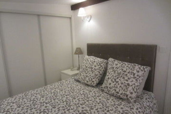 Room 7 of 18