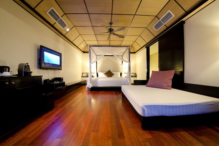 Room 42 of 200