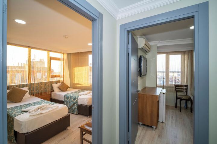 Room 4 of 90