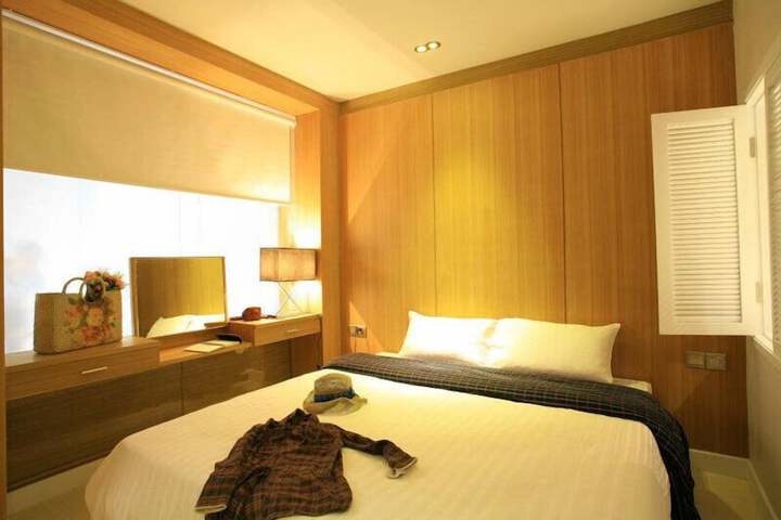 Room 10 of 32