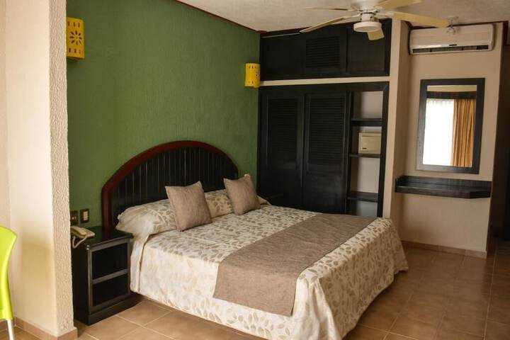 Room 5 of 33