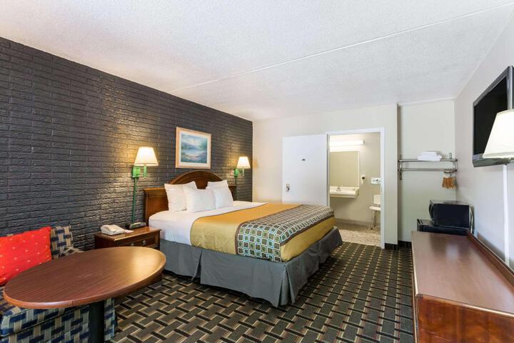 1 King Bed (1 of 8)