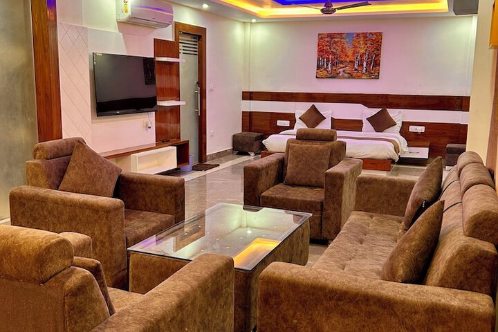 Room 3 of 23