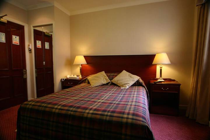 Room 5 of 116