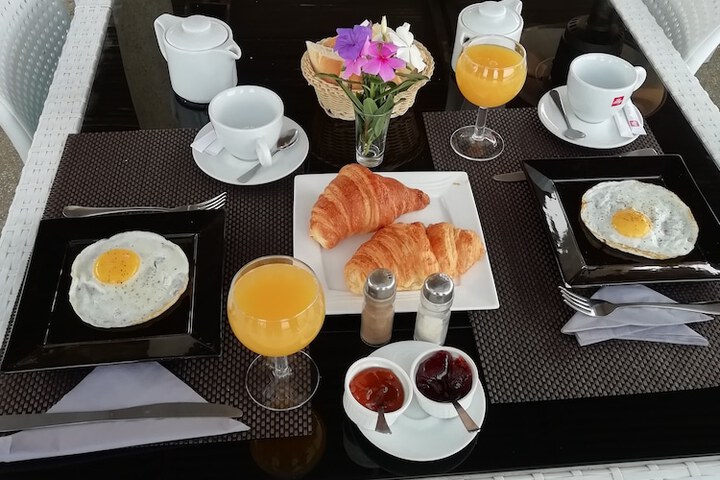 Breakfast/Coffee Service 28 of 44