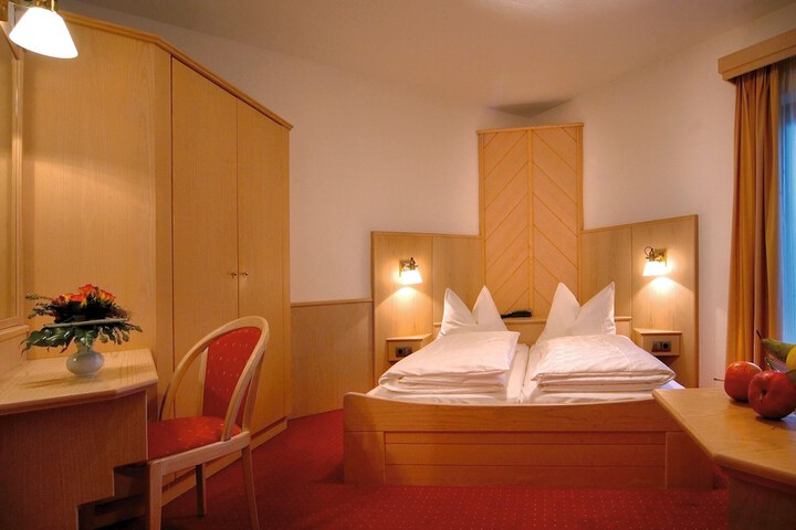 Room 15 of 62