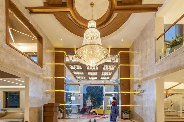 Hotel 2 of 114