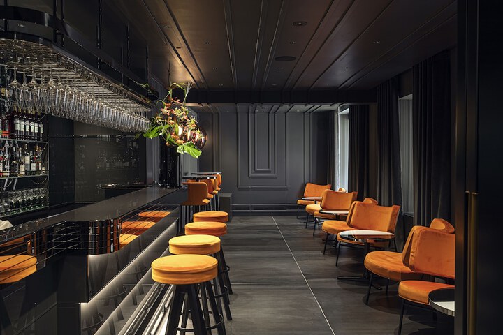 Lounge 57 of 74