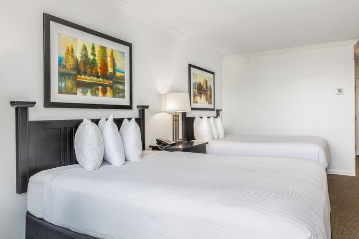 2 Queen Beds (5 of 6)