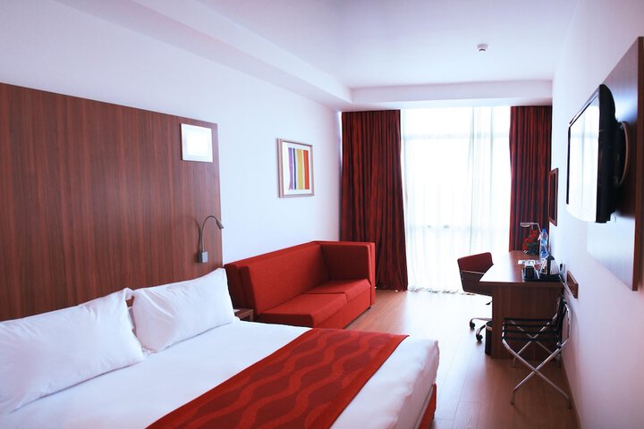 Room 4 of 28
